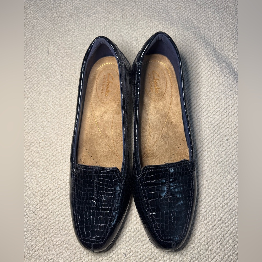 🖤 Clarks Black Croc-Embossed Leather Loafers — Women’s 7.5N